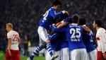 Schalke 04 players celebrate