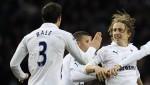 Tottenham players celebrate